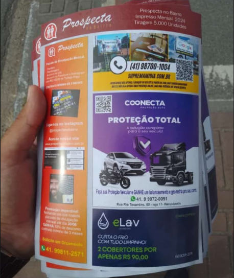Panfleto dobrado mostrando qualidade do material